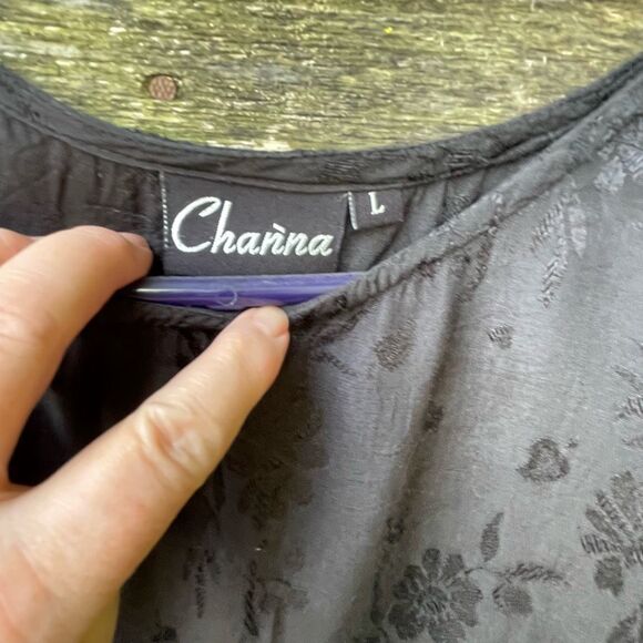 Channa’ size L black on black embroidered satin lace 2 piece tank & Cardigan - Picture 7 of 8